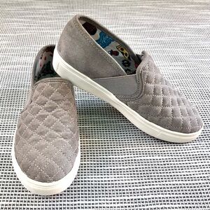 Steve Madden Jennore Quilted Grey slip on sneakers Size 13